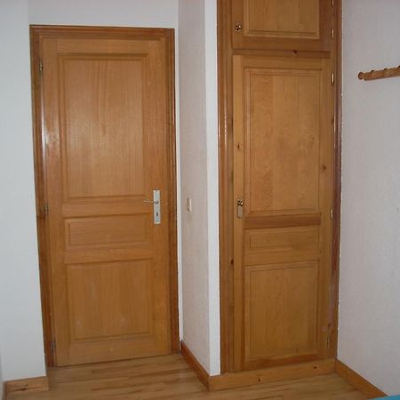 Apartamentos Los Tilos Benasque Szoba fotó