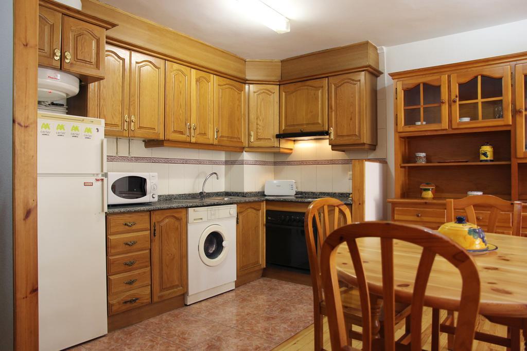 Apartamentos Los Tilos Benasque Szoba fotó