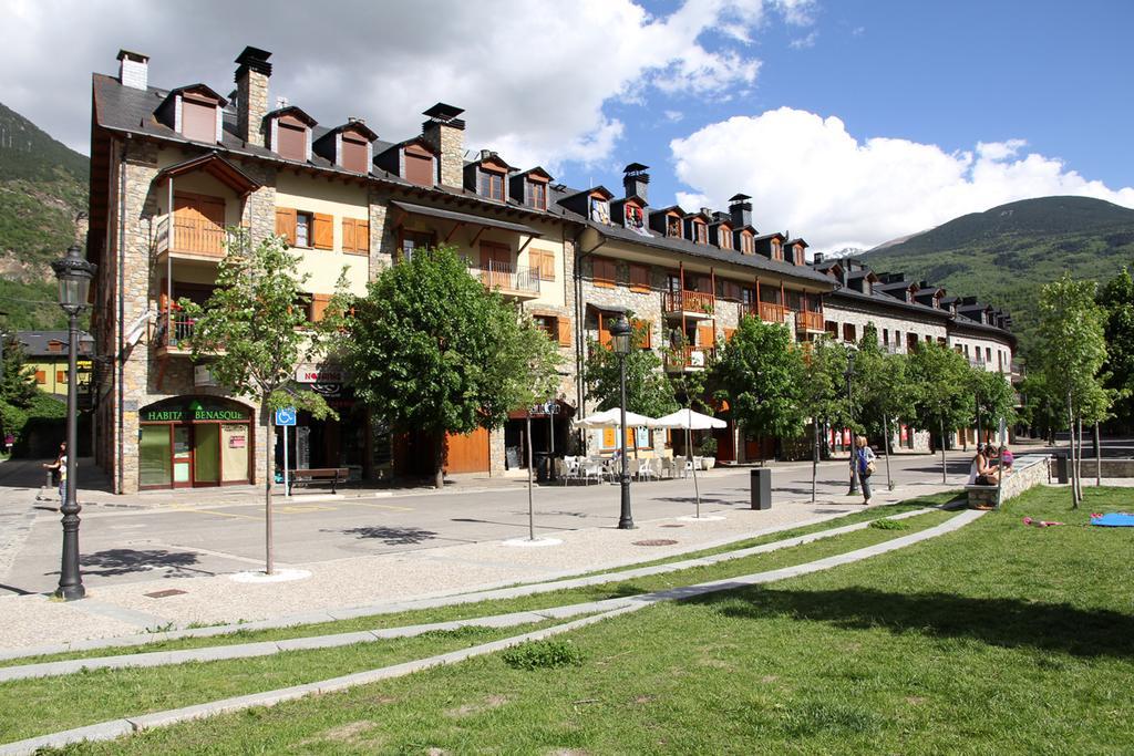 Apartamentos Los Tilos Benasque Szoba fotó